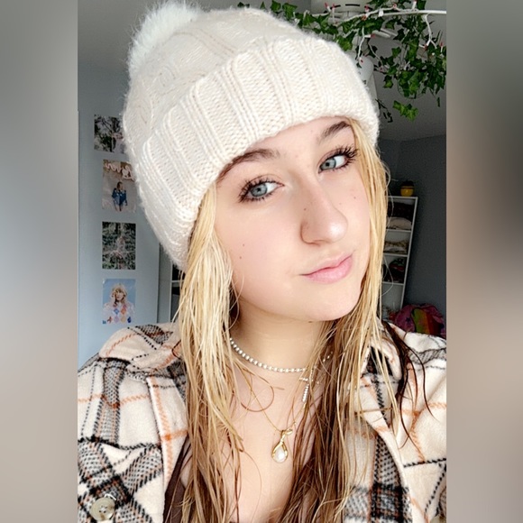 Meet your Posher, Hailey - Picture 4 of 4